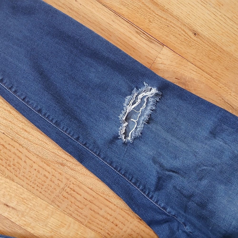 Distressed Jeans - Picture 2 of 5